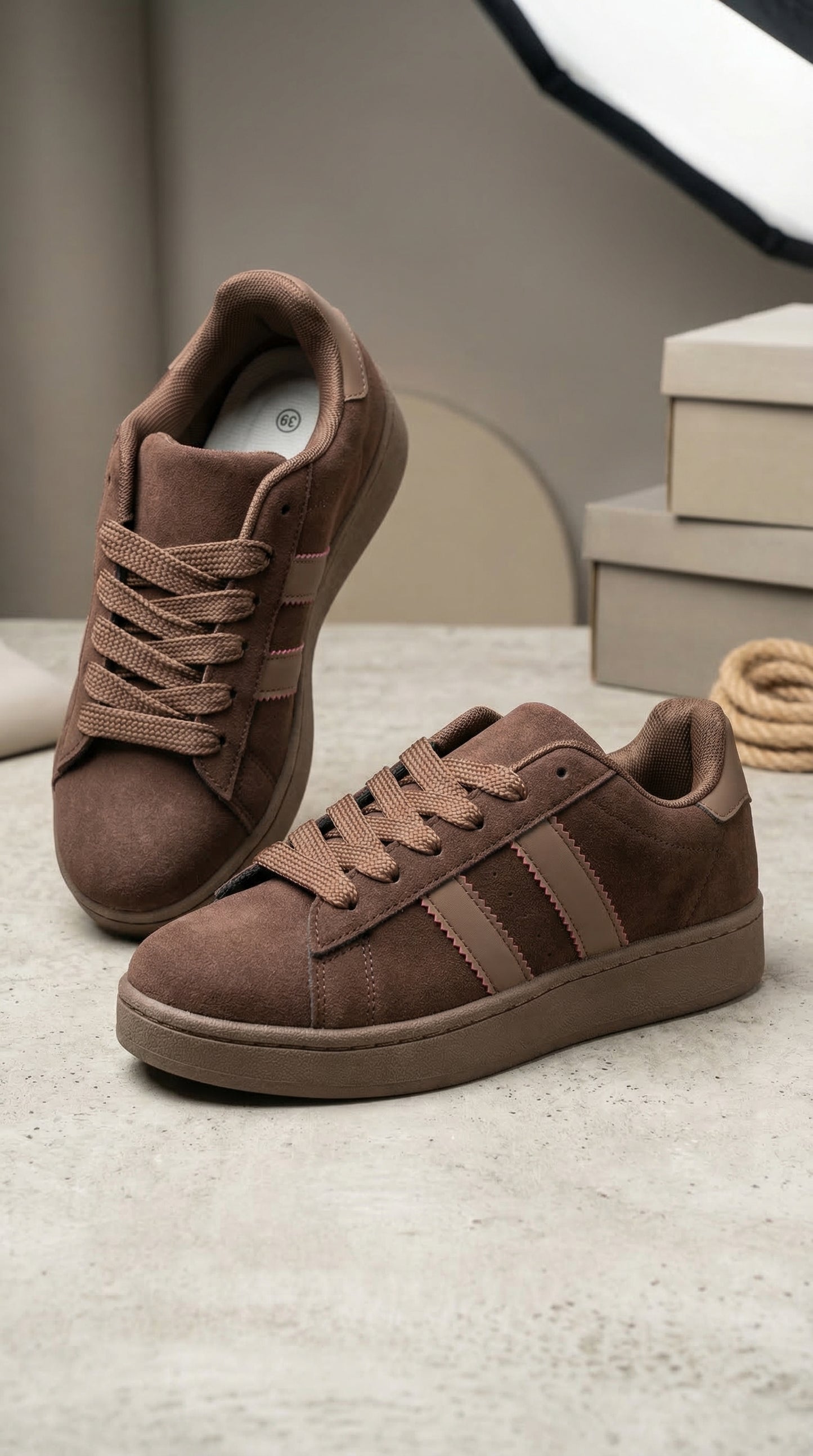 Zamszowe sneakersy – czekoladowy brąz