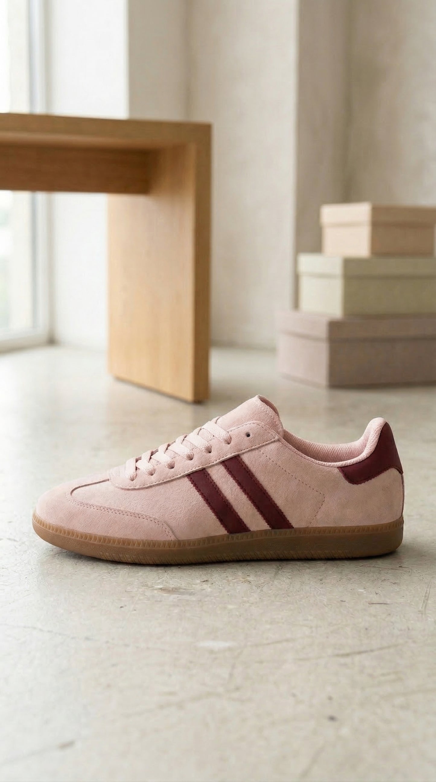 Wiosenne sneakersy zamszowe – pudrowy róż & burgund